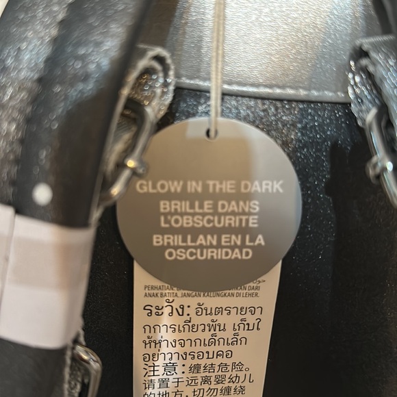 COPY - NWT DISNEY LOUNGEFLY Star Wars the Mandalorian & Grogu Glow in the Dark … - Picture 4 of 8